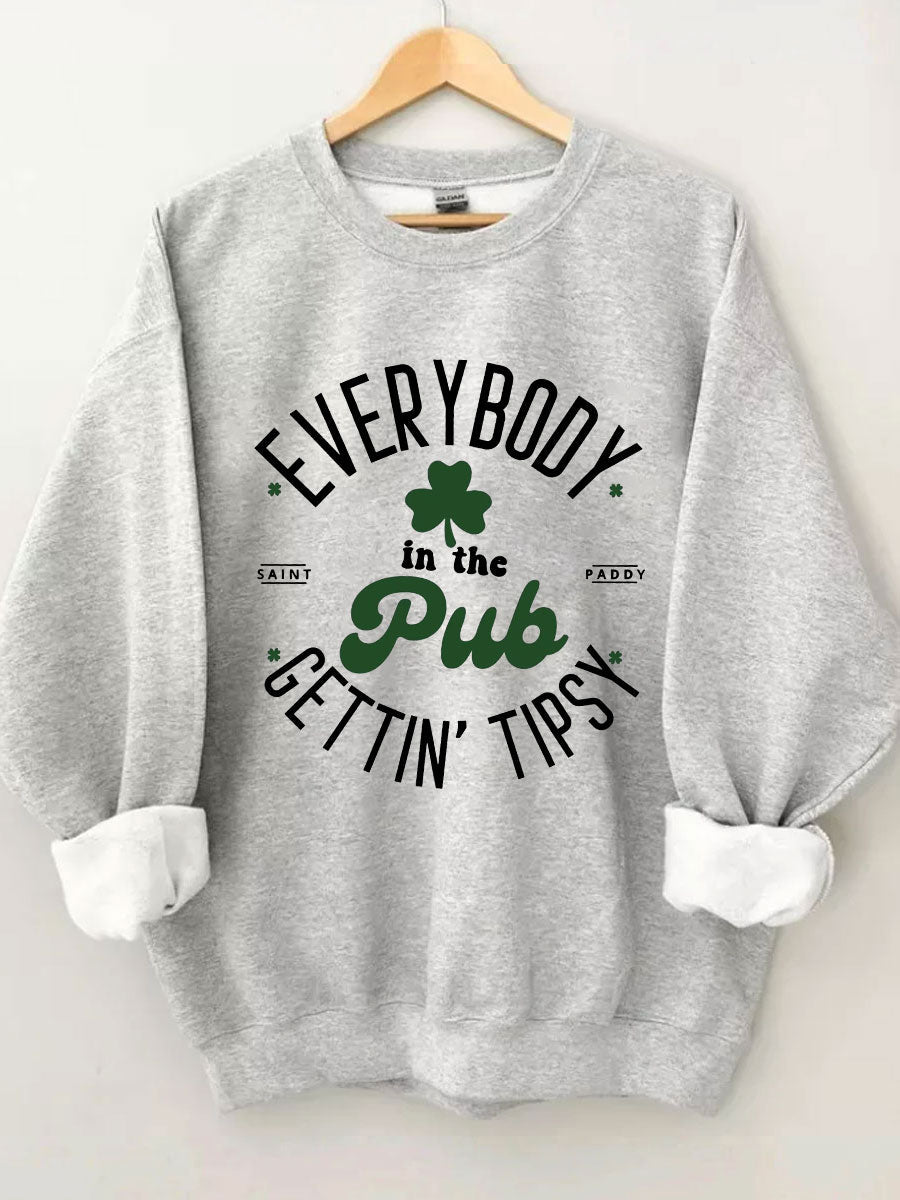 Tout le monde dans le pub devient un sweat-shirt éméché
