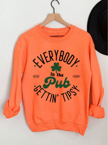 Tout le monde dans le pub devient un sweat-shirt éméché