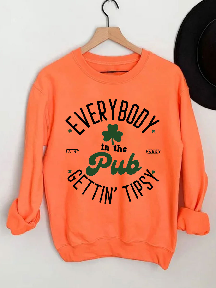 Tout le monde dans le pub devient un sweat-shirt éméché